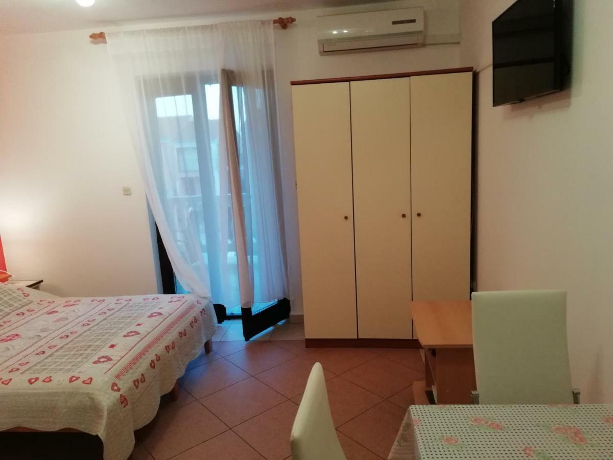 Apartment Plavia Biograd Biograd Na Moru Exterior photo